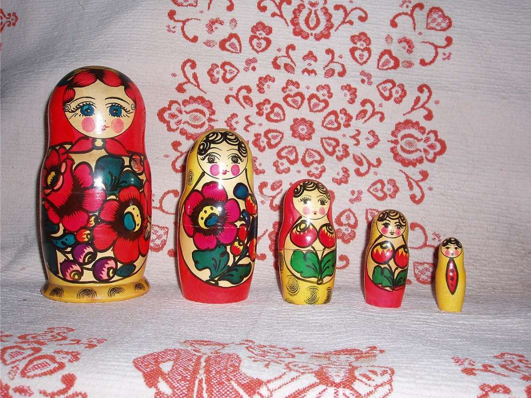 cultural-symbols-matryoshka-dolls-russia