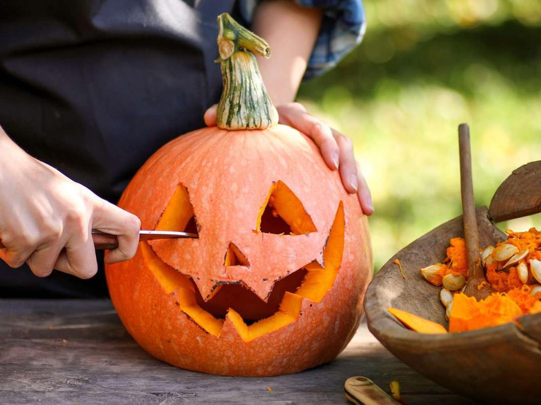 Halloween-traditions-carving-jack-o-lanterns