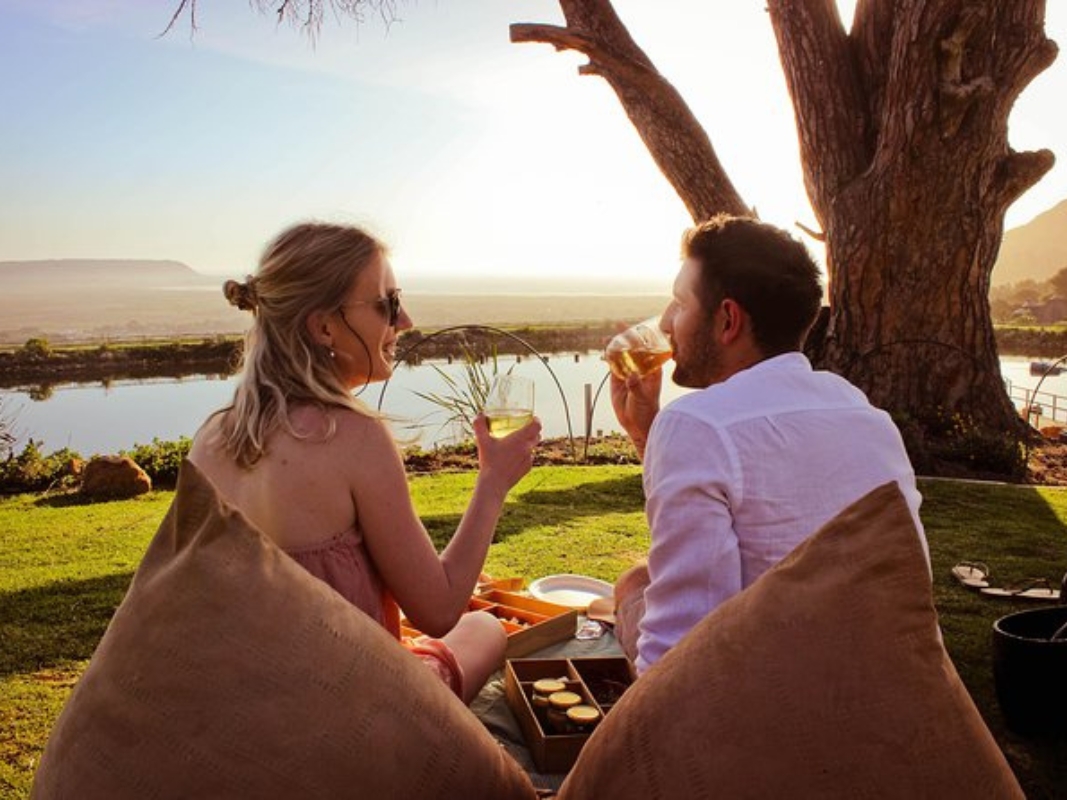 valentines-day-ideas-scenic-picnic