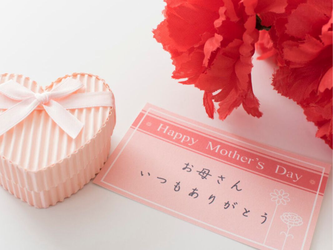 mothers-day-traditions-from-around-the-world-04